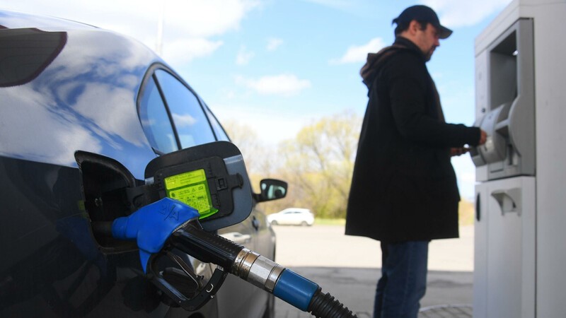Французы стали смешивать бензин с этиловым спиртом