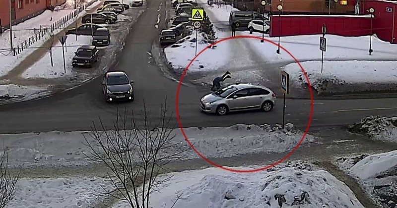 Водитель в возрасте сбил школьницу в Петрозаводске: девочка попала в реанимацию