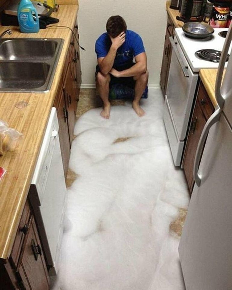"Никогда не заливайте обычное моющее средство в посудомойку"