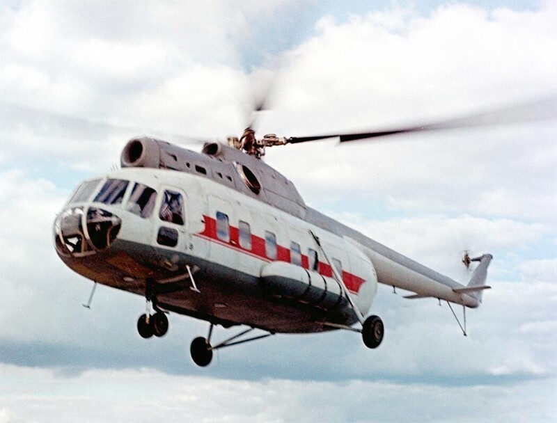Опытный вертолет МИ-8 в первом полете. 24 июня 1961 год
