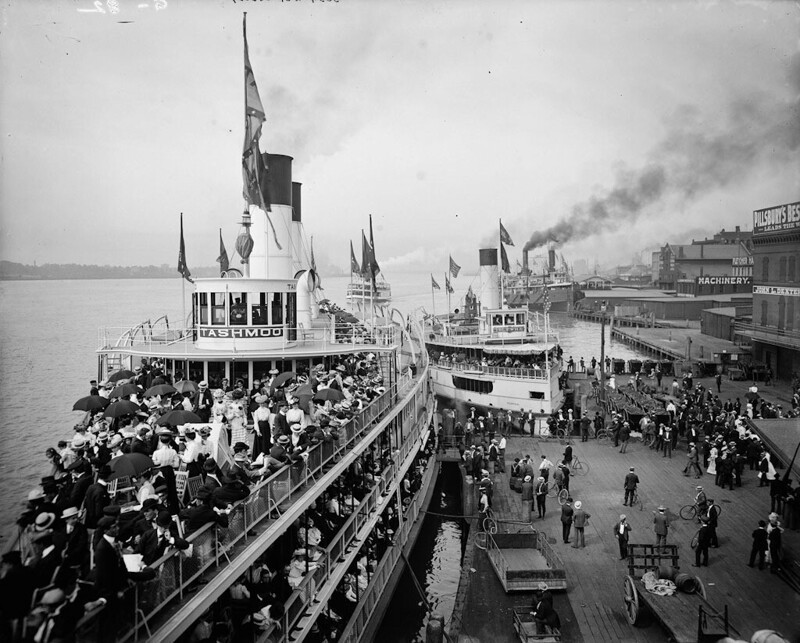 Экскурсионные пароходы «Tashmoo» и «Idlewild» на пристани Детройта, 1901 г.