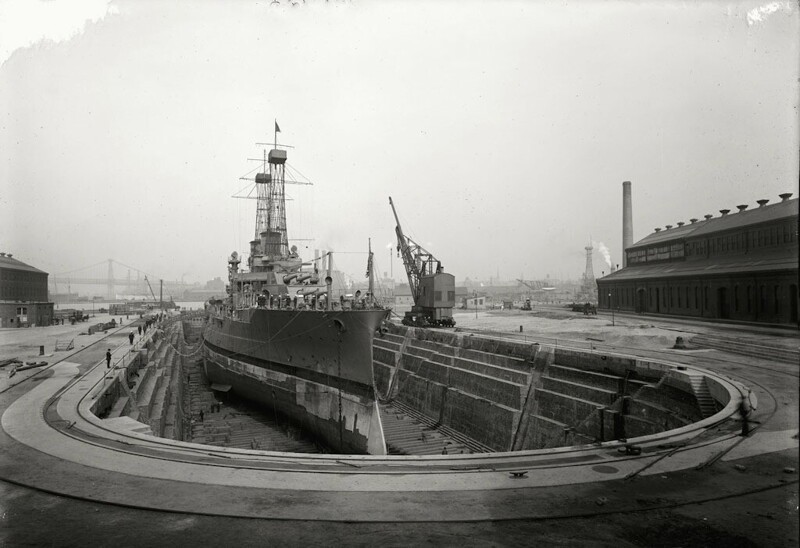 Бруклинская военно-морская верфь, сухой док № 4, Бруклин, Нью-Йорк, приблизительно 1910-20 г.