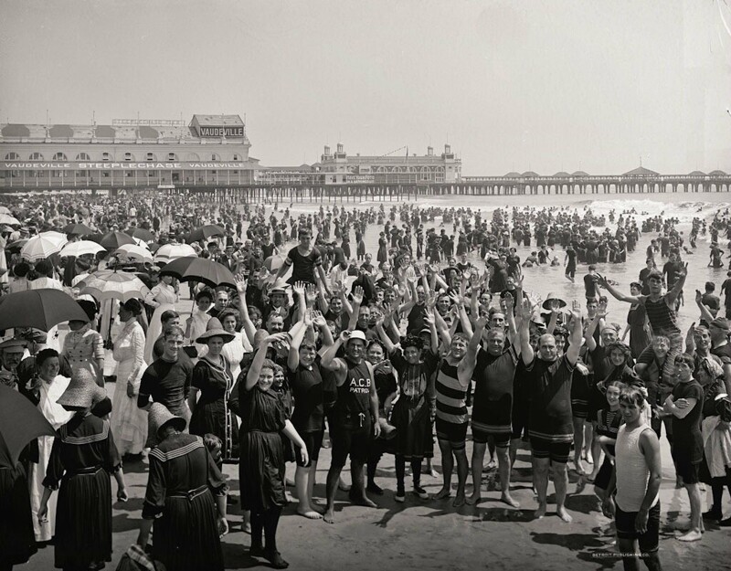 На пляже в Атлантик-Сити, Нью-Джерси, 1900-1920 гг.