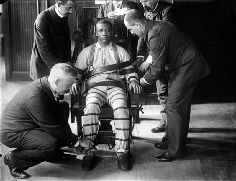 Преступник в электрическом кресле, тюрьма Sing-Sing. 1900 год