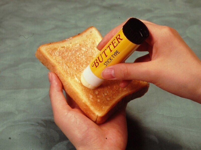 Приготовление тостов с маслом, теперь простая задача, благодаря этой японской масляной палочке