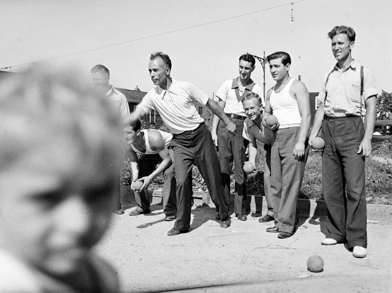 Итальянцы играют в бочче в Бруклине, 1937 год.