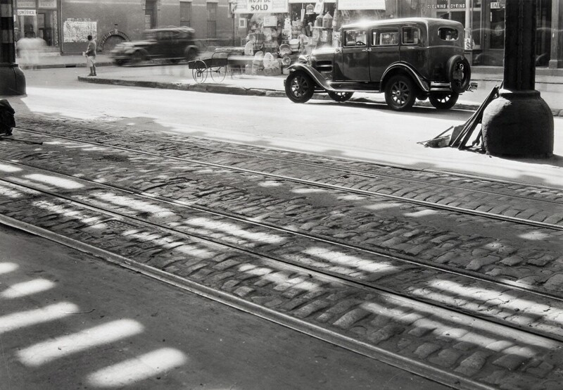 Трамвайная дорога на 74-й - 78-й улице. Вид в юго-западном направлении со 2-й авеню, 27 марта 1931 года.