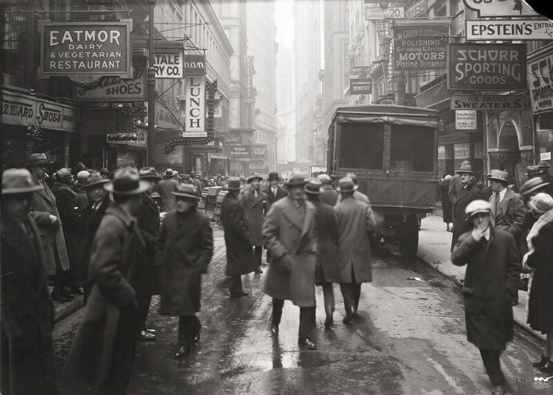 Нассау-стрит, вид в южном направлении с Фултон-стрит, 3 марта 1926 года.