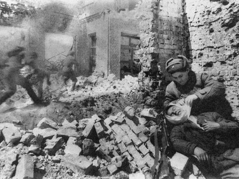 Самой кровопролитной битвой в мировой истории стала Сталинградская битва. Она продолжалась почти 8 месяцев, и к февралю 1943 года потери обеих сторон составили в совокупности более 2,63 млн. человек