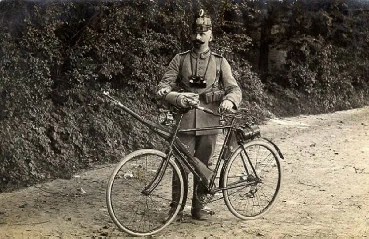 Армейские велики. Немецкий военный велосипед 1905 года. Велосипедные войска первая мировая. Велосипеды первой мировой войны.