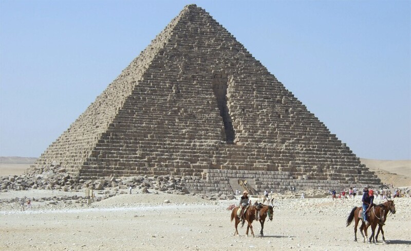 Зачем правители Египта пытались разобрать пирамиды Гизы?