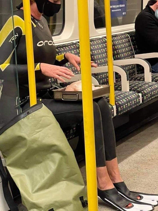 В общественном транспорте можно встретить весьма странных пассажиров