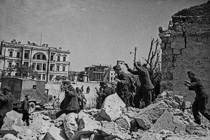 Пленные, Севастополь. Май 1944 г.