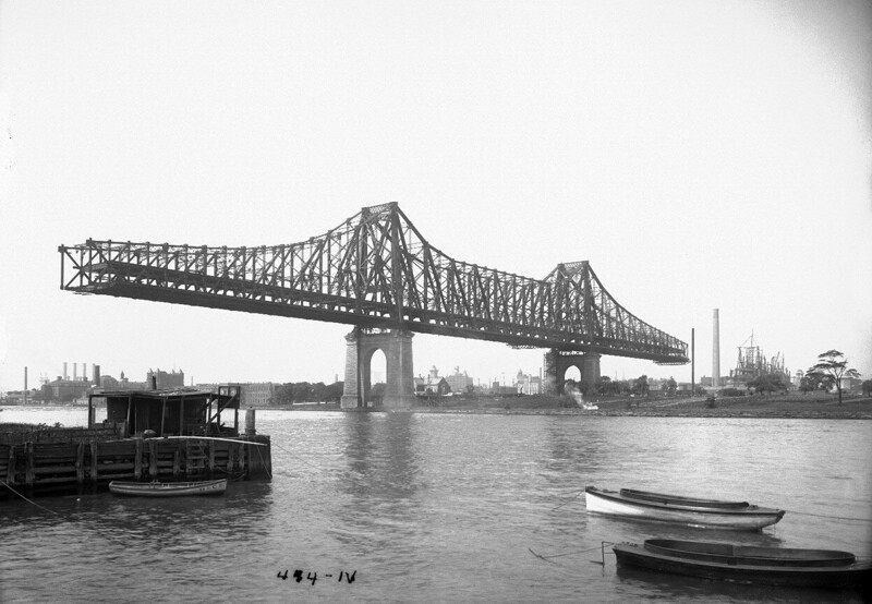 Строительство моста Куинсборо, 8 августа 1907 года.