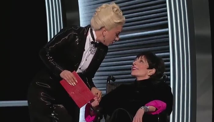 Леди Гага помогла Лайзе Миннелли во время церемонии вручения "Оскара"