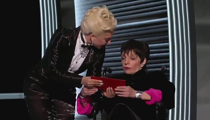 После того, как были названы все номинанты, Леди Гага вручила Лайзе красный конверт