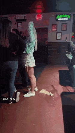 У вас волосы отклеились