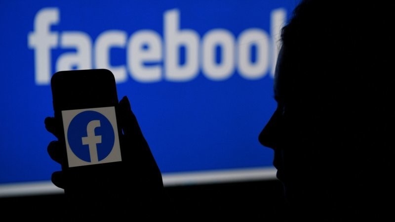 Фейсбук* полгода продвигал насилие и голые *опы