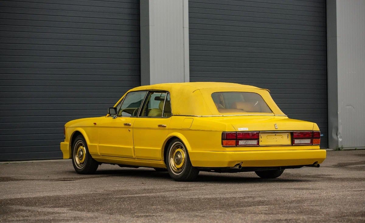 Кабриолет Rolls-Royce Silver Spirit более желтый, чем Нью-Йоркское такси