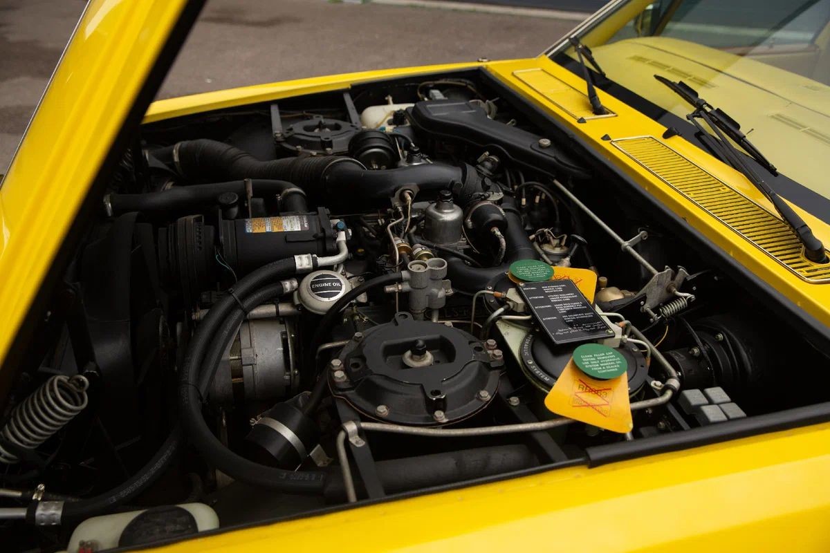 Кабриолет Rolls-Royce Silver Spirit более желтый, чем Нью-Йоркское такси