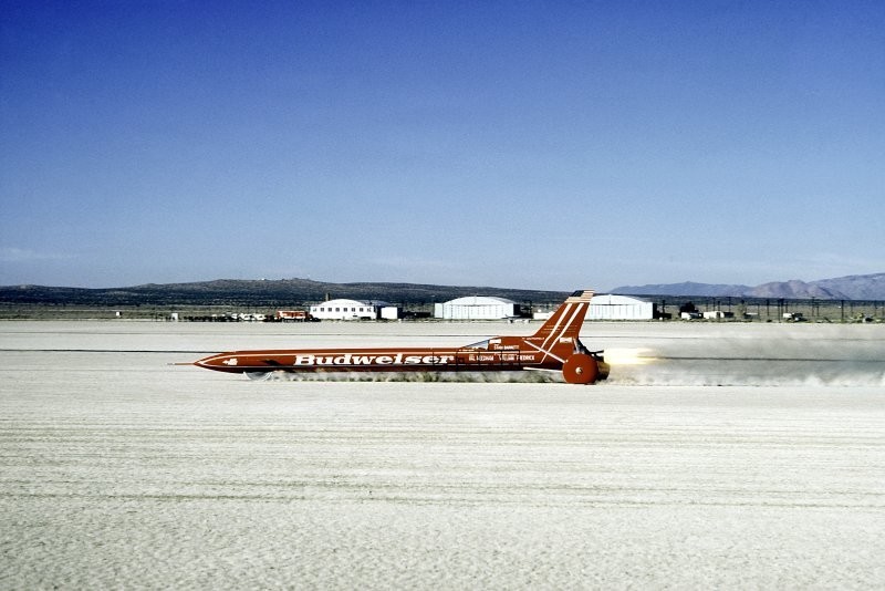Budweiser Rocket, 739,666 мили в час (1189 км/ч), однако рекорд официально зафиксирован не был