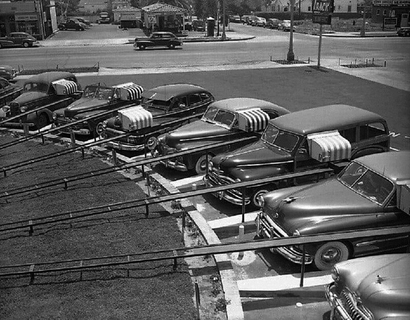 1949 год. Круговой ресторан The Track для автомобилистов, Лос-Анжелес.