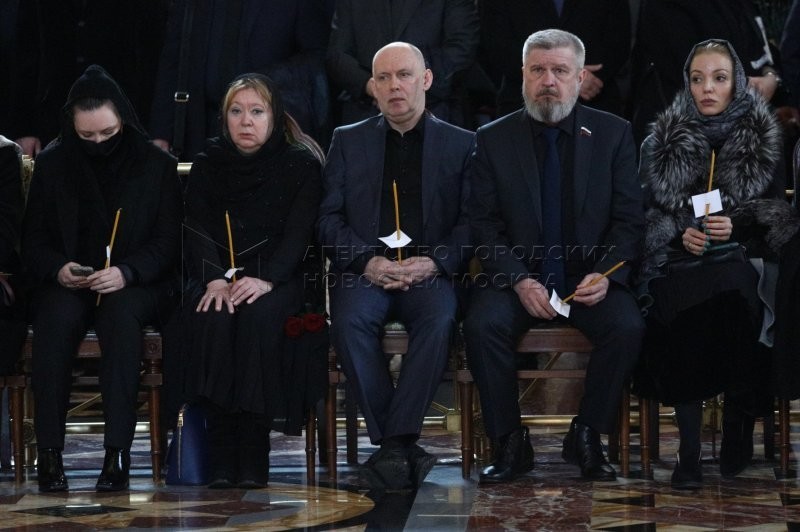 В храме Христа Спасителя проходит церемония отпевания Владимира Жириновского