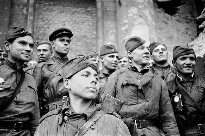 Солдаты, штурмовавшие Рейхстаг. Взвод разведки 674 стрелкового полка 150-й стрелковой Идрицкой дивизии.