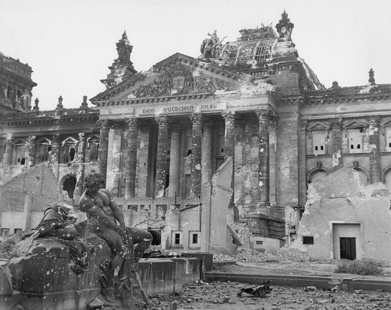 Здание Рейхстага в июле 1945 года