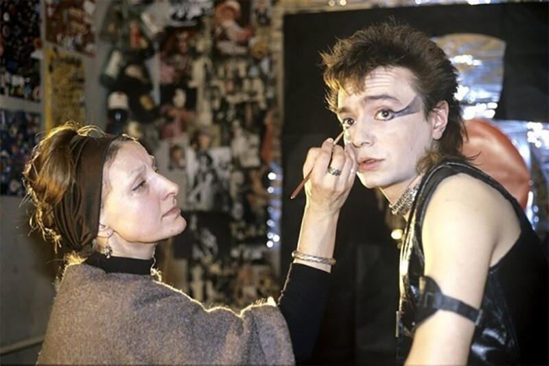 Солист рок-группы "Алиса" Константин Кинчев готовится к съемкам фильма "Взломщик". 1987 год