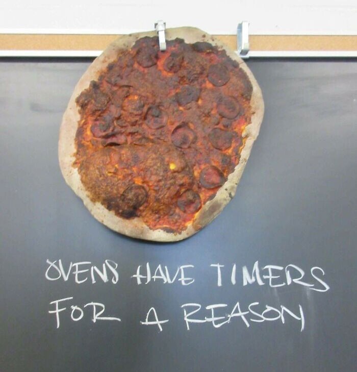 "Эту пиццу наш ведущий кулинарных курсов повесил на доску позора"