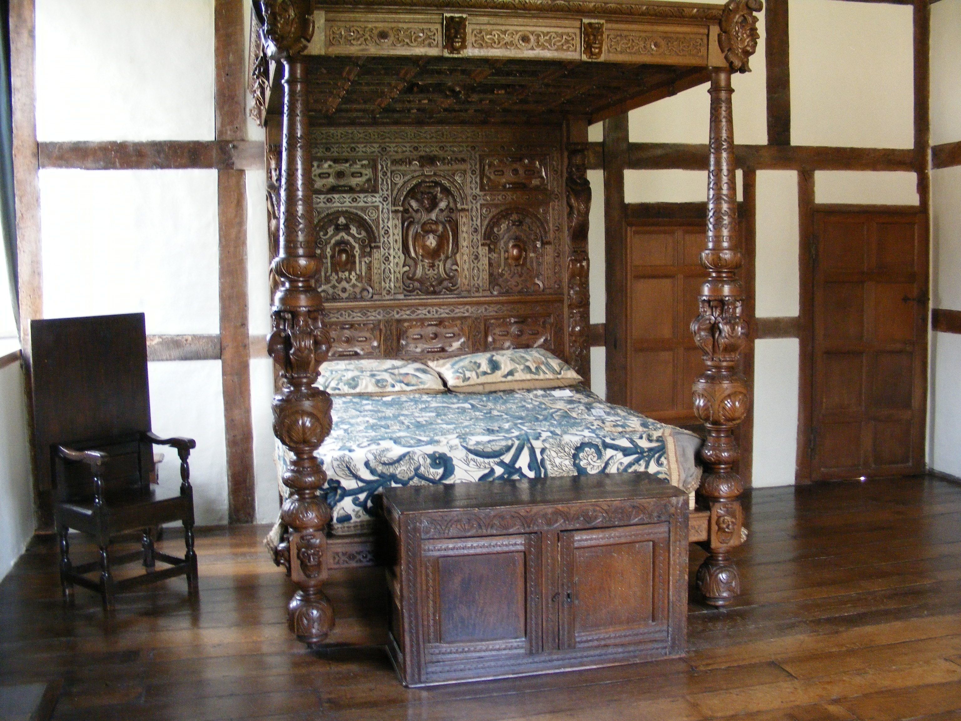 Кровать в средневековье