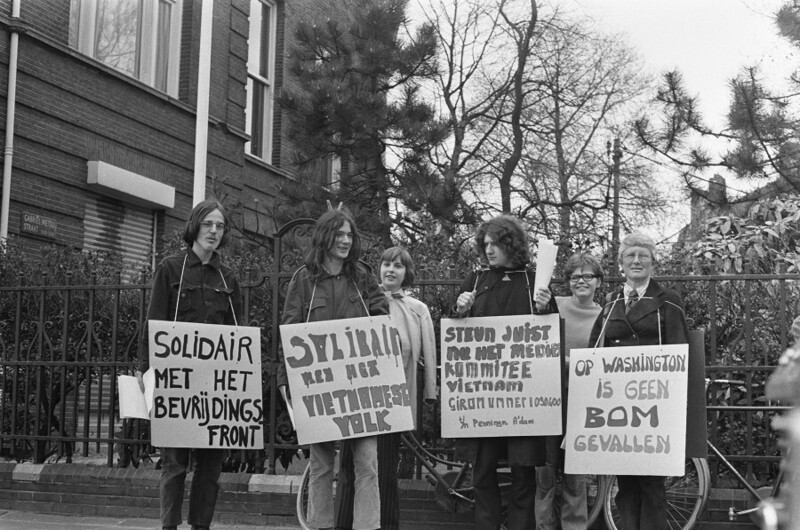 18 апреля 1972 года. Демонстрация у американского консульства в Амстердаме против бомбардировок Северного Вьетнама.