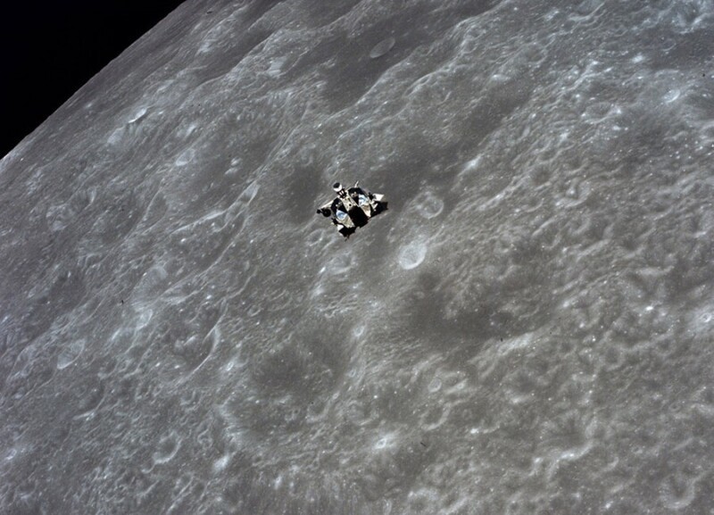 23 апреля 1972 года. «Аполлон-16». Лунный модуль поднимается на орбиту.