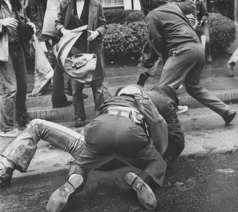 25 апреля 1972 года. США. Протесты против бомбардировок Северного Вьетнама. Непонятная ретушь на фото.