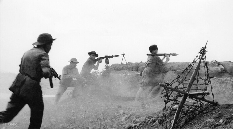 28 апреля 1972 года это фото опубликовано в северовьетнамской прессе с подписью «Солдаты Народно-освободительной армии ведут бой в Дакджане».
