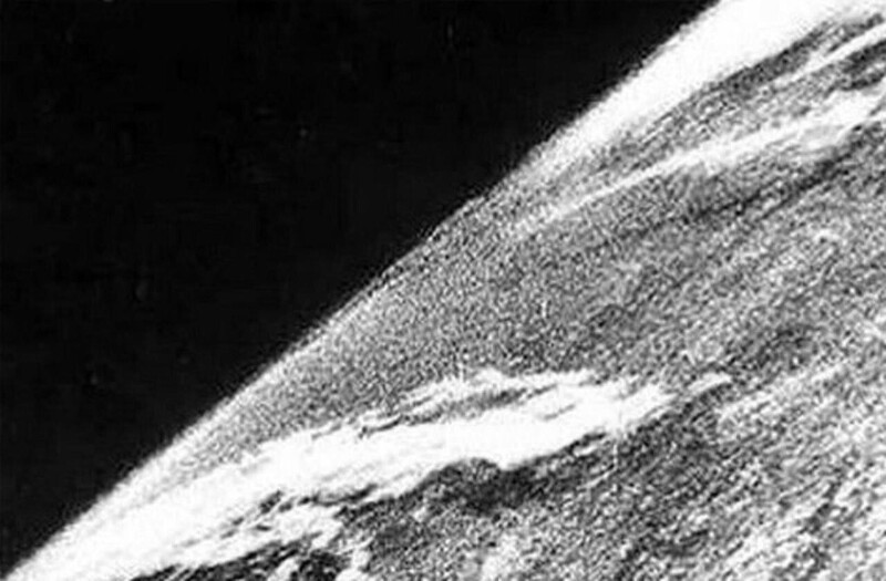 27. Первая фотография из космоса, 1946 г.