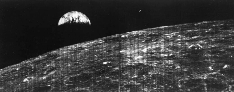 32. Первая фотография Земли, сделанная с Луны, 1966 г.