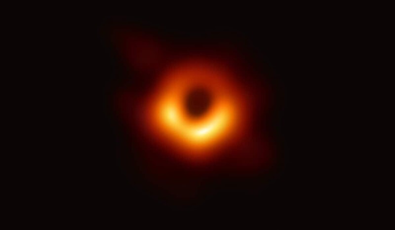 50. Первая фотография чёрной дыры, 2019 г.
