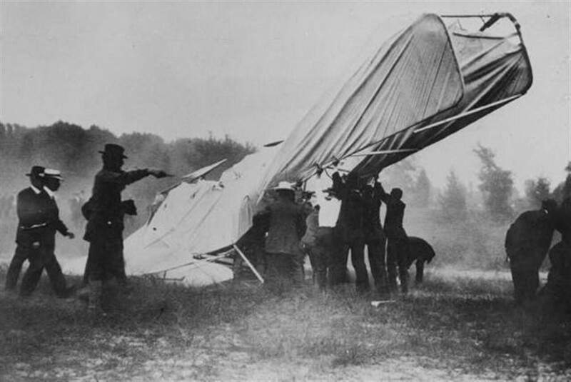 26. Фотография первой фатальной авиакатастрофы, 1908 г.