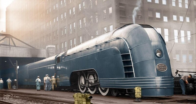 Локомотив поезда «Меркурий» на станции в Чикаго, 1936 год