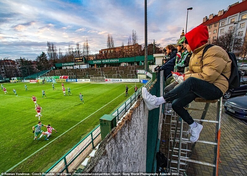 Пражский футбольный клуб "Богемианс-1905" играет против другой чешской команды "Пардубице". Фотограф Roman Vondrous