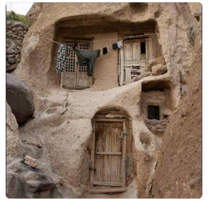 700-летний дом в скале в Ираке