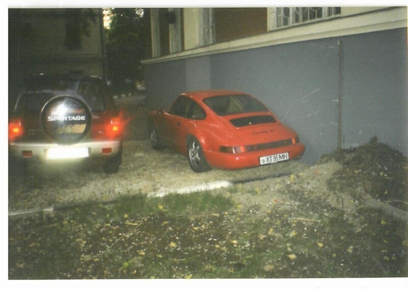 1. Конец 90-х. Московские дворы. Porsche 964 на советских номерах