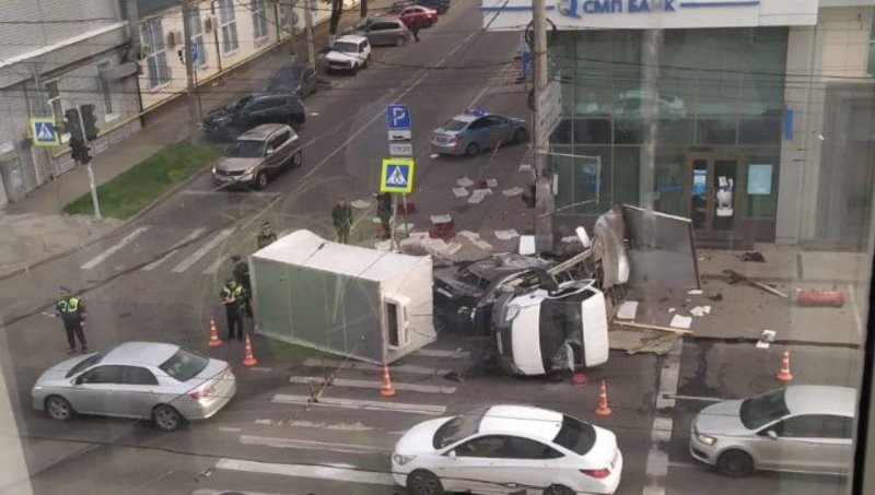 Авария дня. В Краснодаре водитель BMW протаранил «ГАЗель»