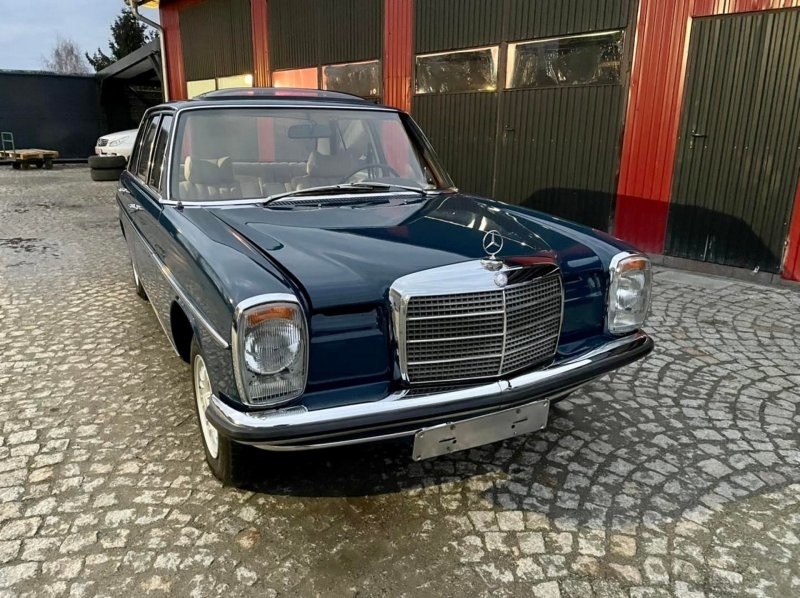 Этот 50-летний Mercedes W114 родом из тех времен, когда предполагалось, что автомобили должны служить вечно
