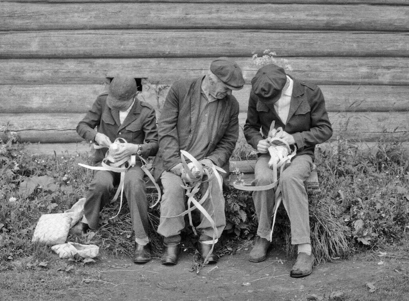 Лапти! Люди в берестяной обуви, сфотографированные с 1860 по... 1992 год