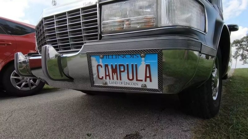 Campula — катафалк превратили в жутковатый кемпер для двоих человек
