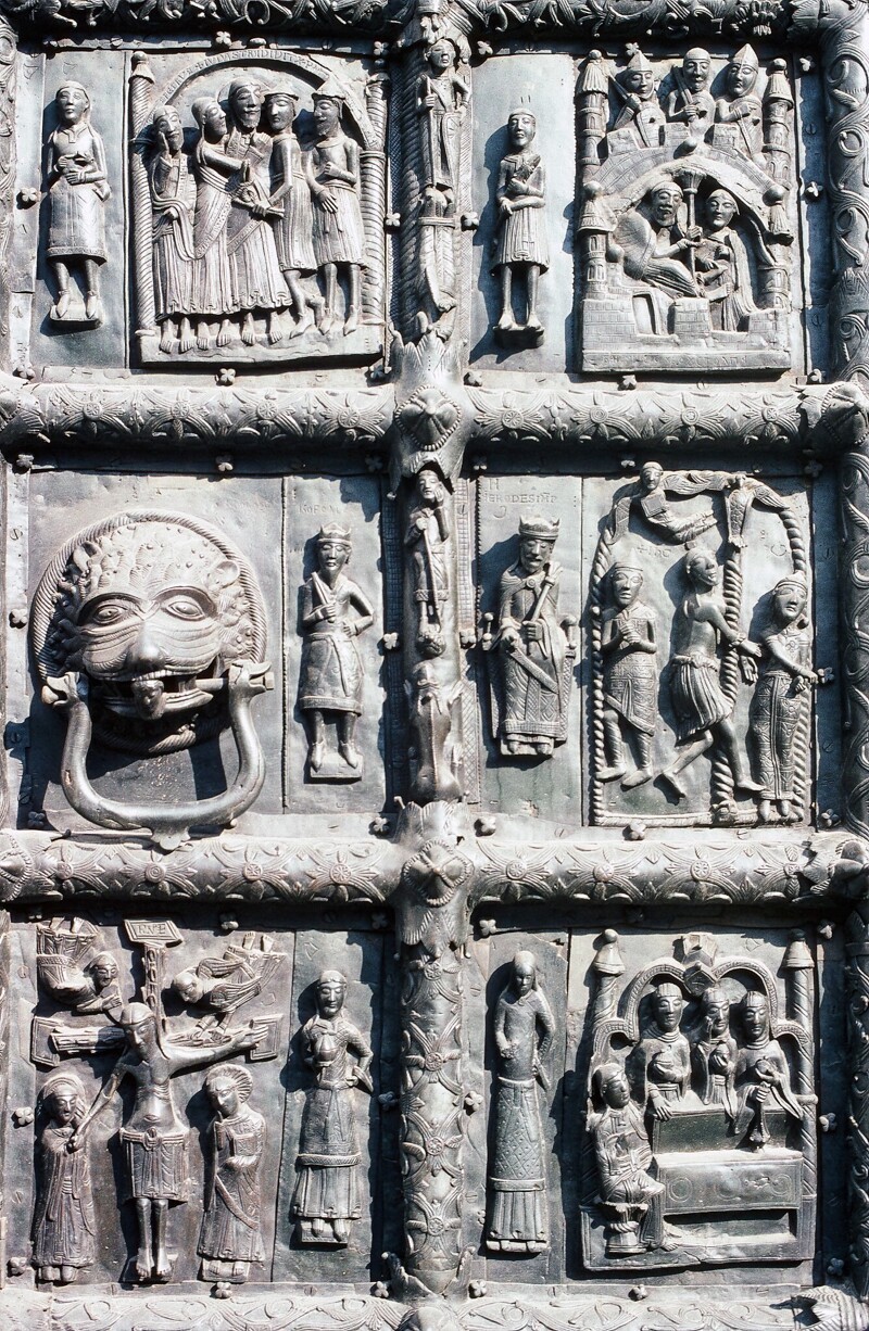Деталь бронзовой двери собора Святой Софии Премудрости Божией (1045-52 гг.)