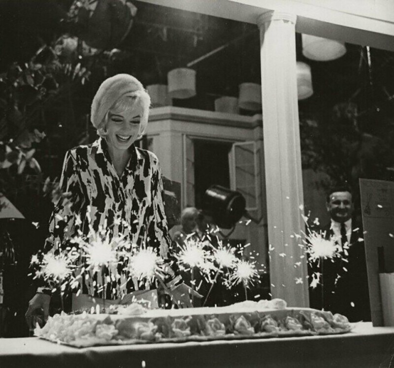 Это последний день рождения Мэрилин, а также последний день на съемочной площадке фильма «Что-то случилось», 1 июня 1962 года